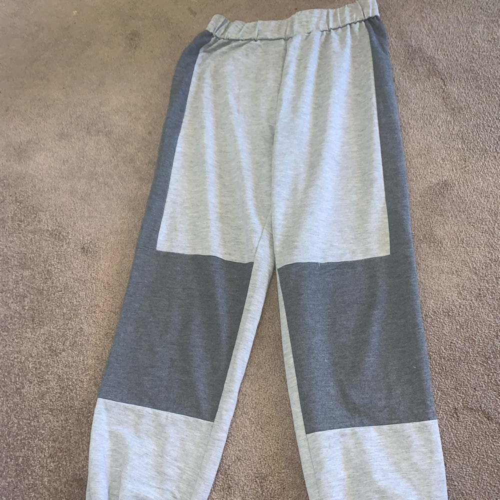 Shein Women’s size M colorblock sweatpants.